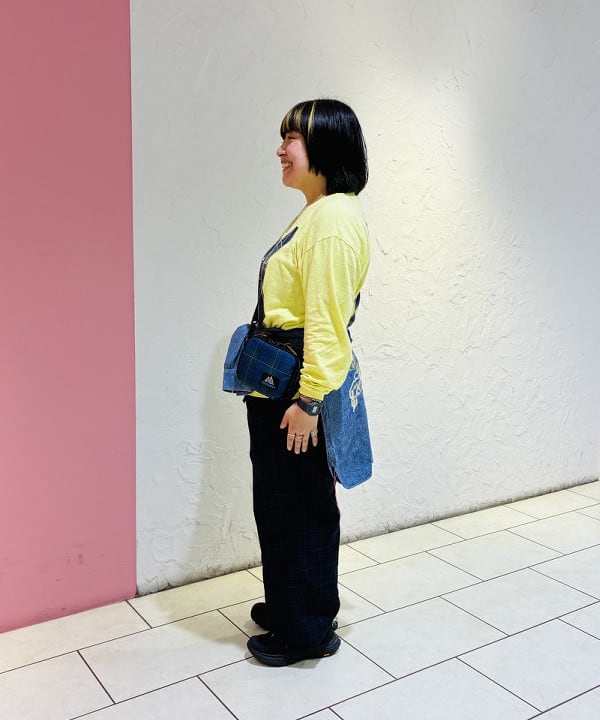 佐藤 歩さんの「BEAMS WOMEN｜【別注】WAREHOUSE & CO. / プリント ロングスリーブ Tシャツ」を使ったコーディネート