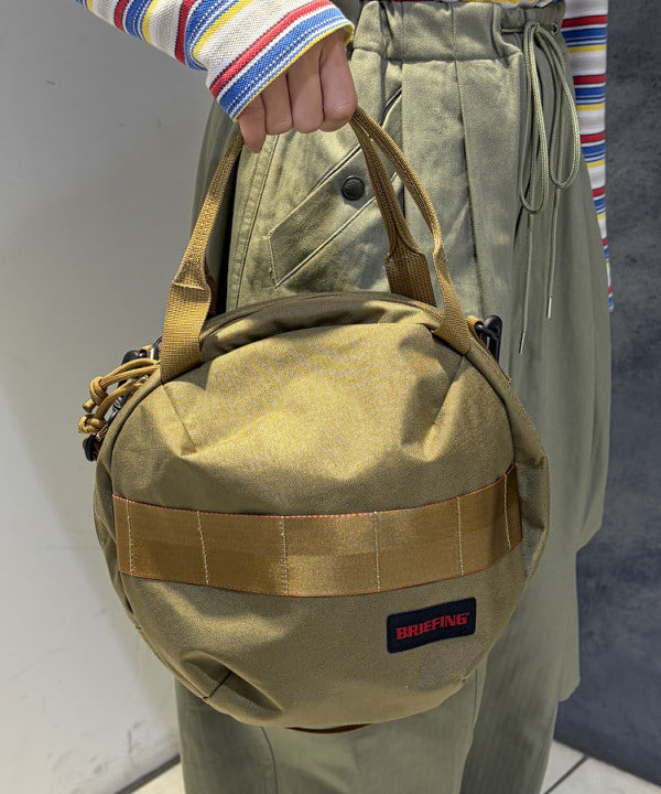 たぐみさんの「BEAMS WOMEN｜【別注】BRIEFING / ヘルメット バッグ」を使ったコーディネート