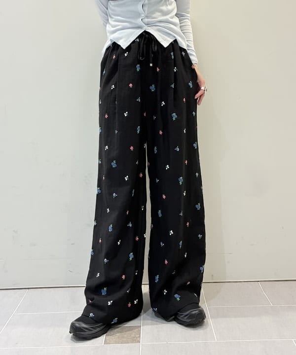 りかちょび/岸本梨佳さんの「BEAMS WOMEN｜PUMA / 1976 フルート グリップ バッグ」を使ったコーディネート