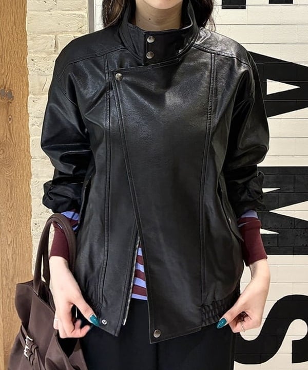 江口 息吹さんの「BEAMS WOMEN｜ファー ヘアバンド」を使ったコーディネート