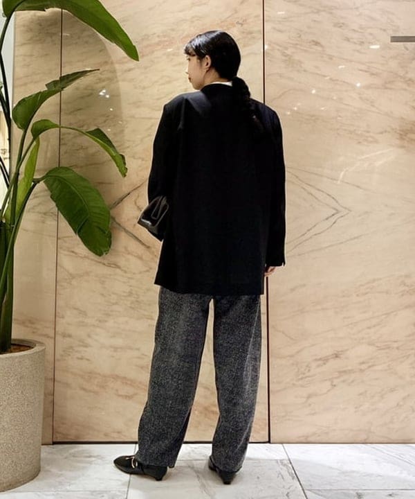 中丸　栞さんの「BEAMS WOMEN｜SEEALL / ウール メルトン ツイスト パンツ」を使ったコーディネート