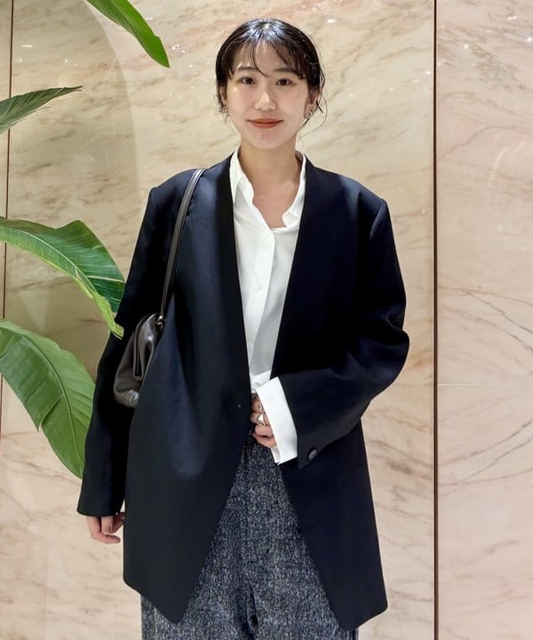 中丸　栞さんの「BEAMS WOMEN｜SEEALL / ウール メルトン ツイスト パンツ」を使ったコーディネート
