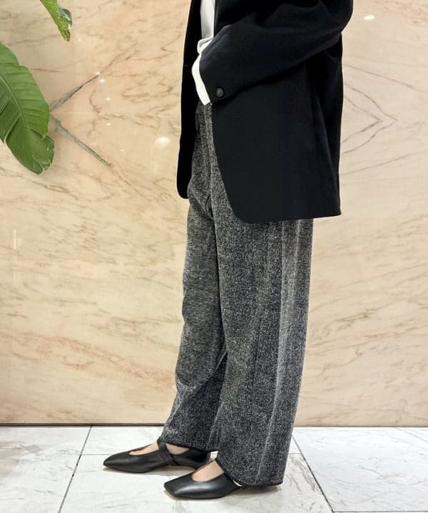 中丸　栞さんの「BEAMS WOMEN｜SEEALL / ウール メルトン ツイスト パンツ」を使ったコーディネート