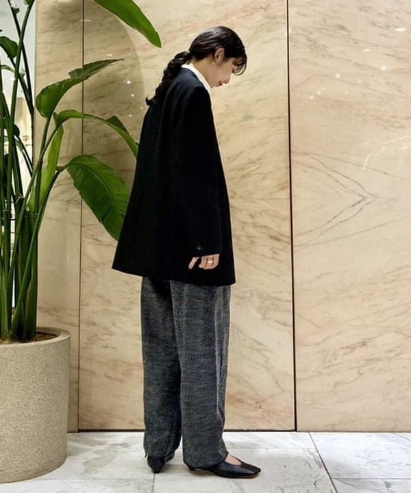 中丸　栞さんの「BEAMS WOMEN｜SEEALL / ウール メルトン ツイスト パンツ」を使ったコーディネート