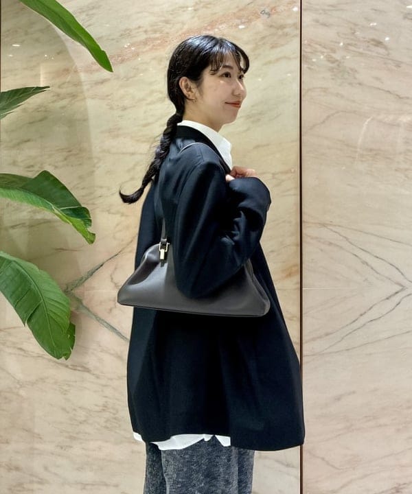 中丸　栞さんの「BEAMS WOMEN｜SEEALL / ウール メルトン ツイスト パンツ」を使ったコーディネート