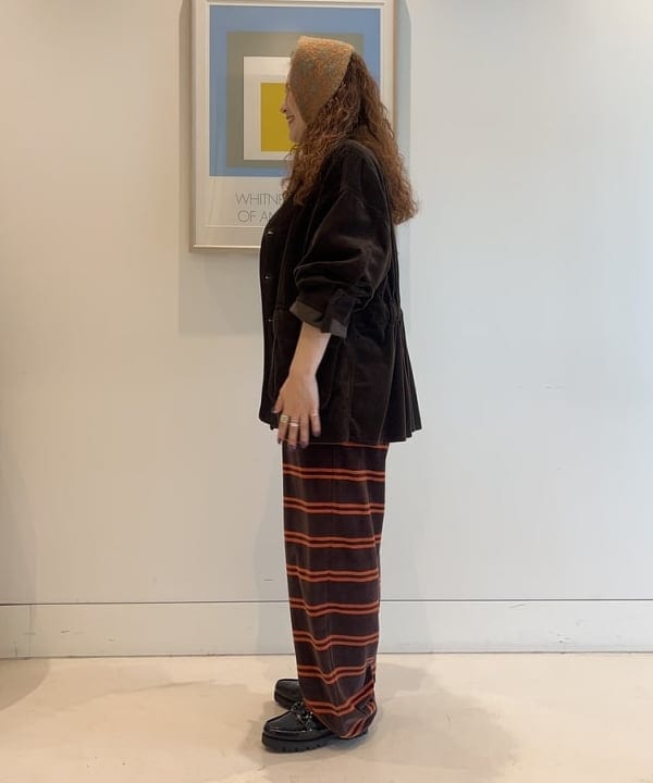 エノモト アミさんの「BEAMS WOMEN｜コーデュロイ ハンティング ジャケット」を使ったコーディネート
