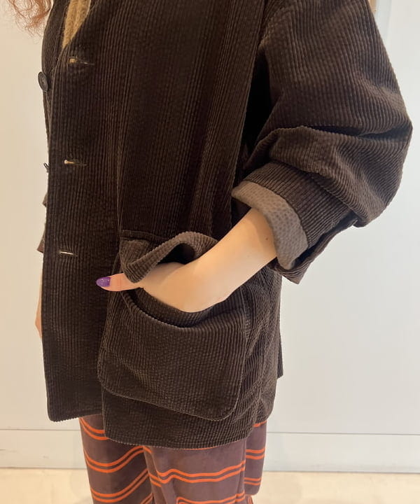 エノモト アミさんの「BEAMS WOMEN｜コーデュロイ ハンティング ジャケット」を使ったコーディネート