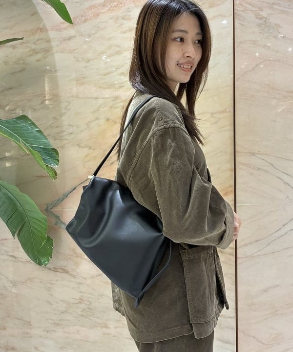 茂野 真楓さんの「BEAMS WOMEN｜INSCRIRE / コーデュロイ ワークジャケット」を使ったコーディネート