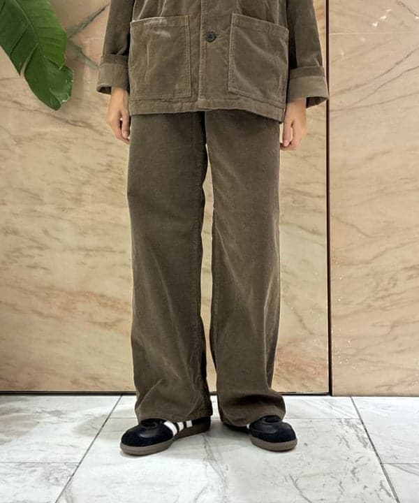 茂野 真楓さんの「BEAMS WOMEN｜INSCRIRE / コーデュロイ ワークジャケット」を使ったコーディネート