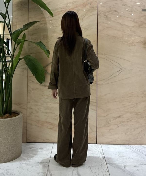 茂野 真楓さんの「BEAMS WOMEN｜INSCRIRE / コーデュロイ ワークジャケット」を使ったコーディネート