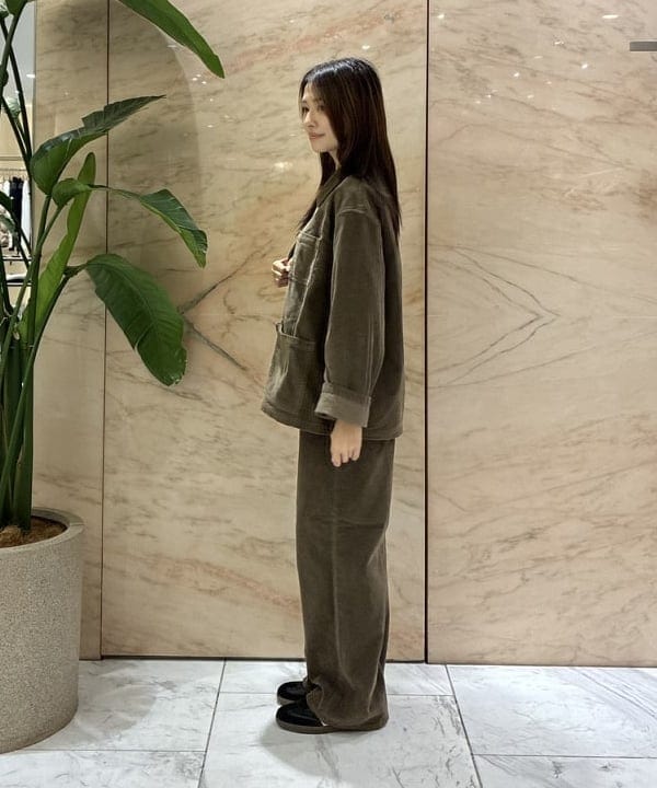 茂野 真楓さんの「BEAMS WOMEN｜INSCRIRE / コーデュロイ ワークジャケット」を使ったコーディネート
