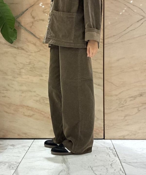茂野 真楓さんの「BEAMS WOMEN｜INSCRIRE / コーデュロイ ワークジャケット」を使ったコーディネート