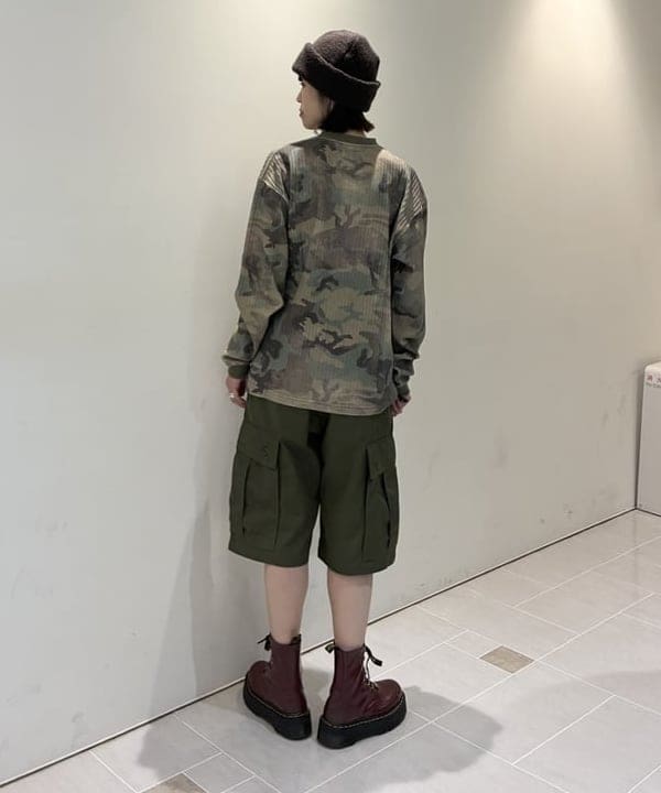 りかちょび/岸本梨佳さんの「ヘンリーネック Tシャツ」を使ったコーディネート