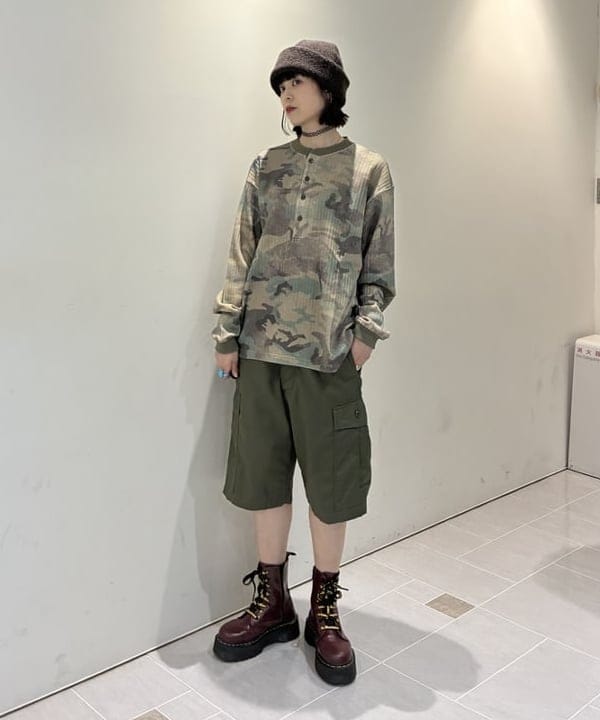 りかちょび/岸本梨佳さんの「ヘンリーネック Tシャツ」を使ったコーディネート
