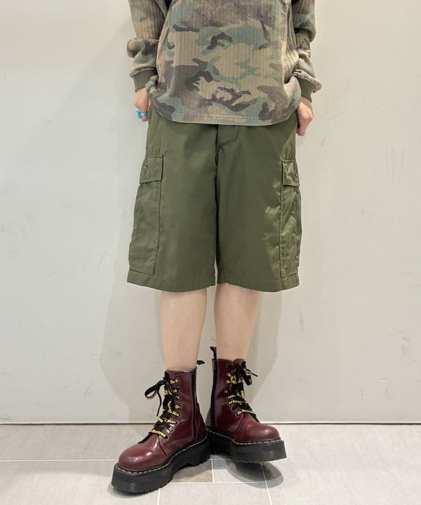 りかちょび/岸本梨佳さんの「ヘンリーネック Tシャツ」を使ったコーディネート