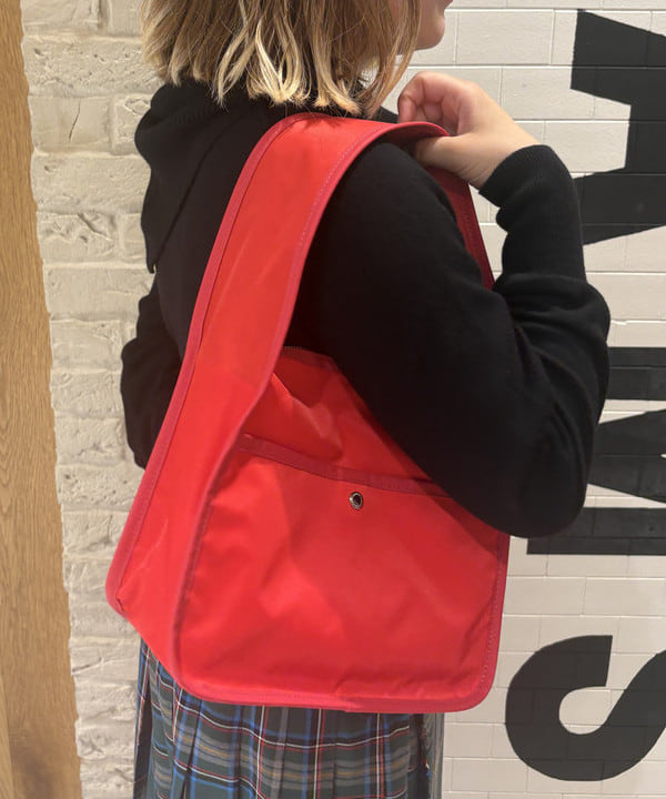 大石彩可さんの「BEAMS WOMEN｜NOMADIS / GLIDER ワンショルダー ナイロン バッグ」を使ったコーディネート