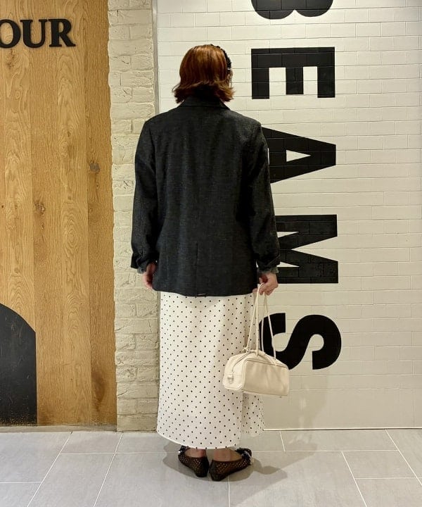 葛岡 七海さんの「BEAMS WOMEN｜リブ ラッフル Vネック カーディガン」を使ったコーディネート