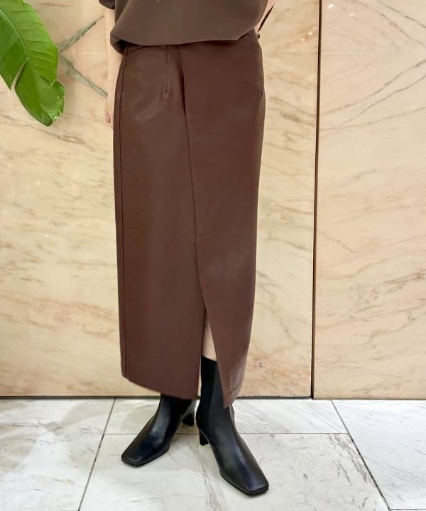関 桂子さんの「BEAMS WOMEN｜14ゲージ スムース ポロ ニット」を使ったコーディネート