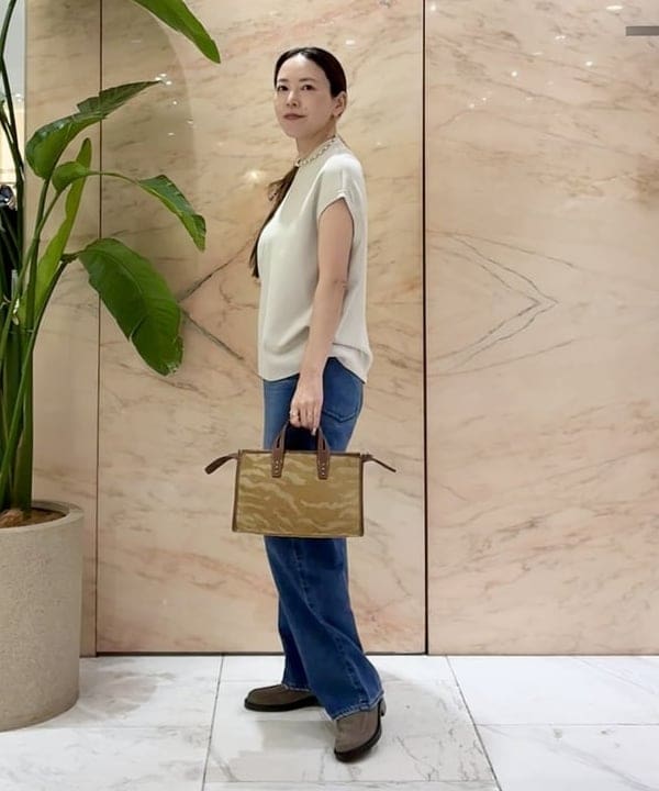 関 桂子さんの「BEAMS WOMEN｜AK+1 / 総針 ノースリーブ フォルム プルオーバー」を使ったコーディネート