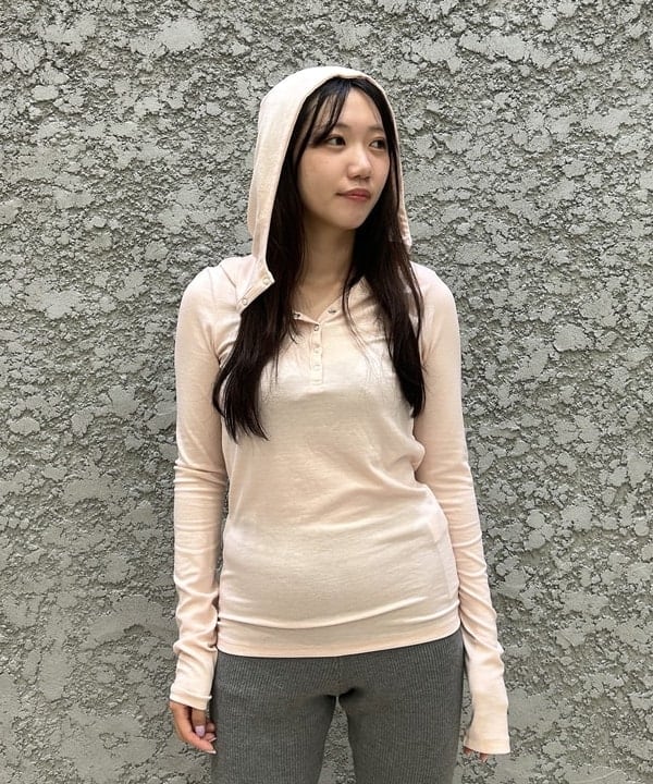 ハルカさんの「BEAMS WOMEN｜リブ ヘンリーネック フーディー」を使ったコーディネート