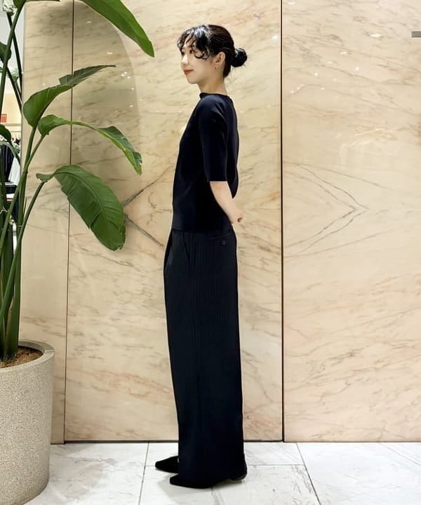 中丸　栞さんの「BEAMS WOMEN｜シンプル ボートネック ニット .M」を使ったコーディネート