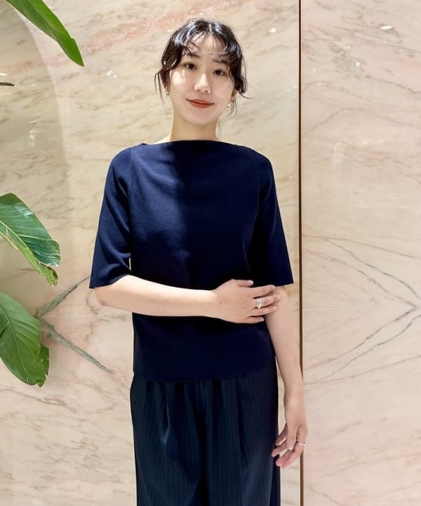 中丸　栞さんの「BEAMS WOMEN｜シンプル ボートネック ニット .M」を使ったコーディネート