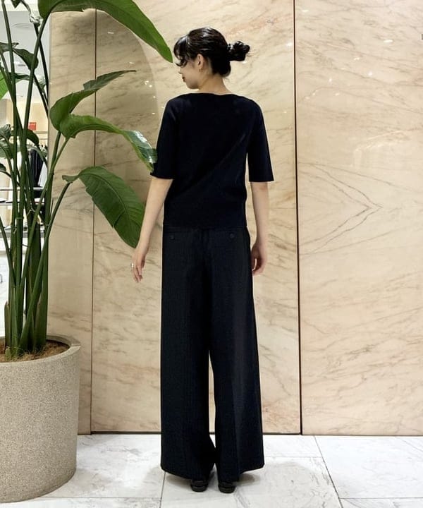 中丸　栞さんの「BEAMS WOMEN｜シンプル ボートネック ニット .M」を使ったコーディネート