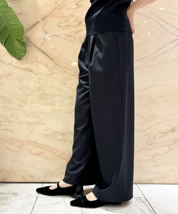 中丸　栞さんの「BEAMS WOMEN｜シンプル ボートネック ニット .M」を使ったコーディネート