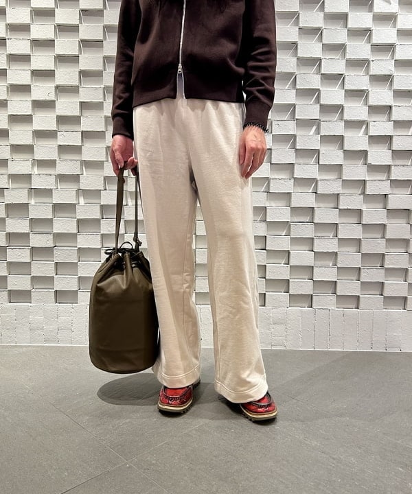 鎌田 悠次郎さんの「BEAMS WOMEN｜ドローストリング バッグ」を使ったコーディネート