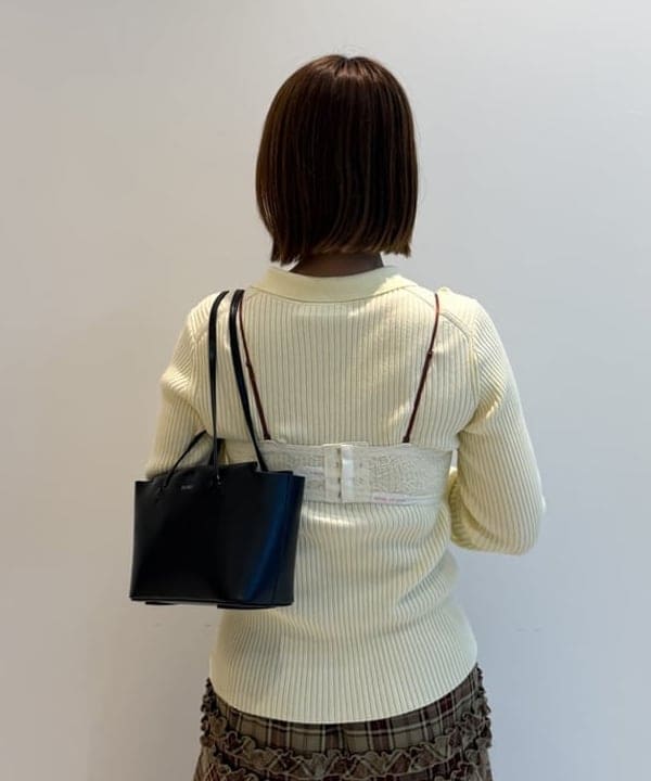 松本 佳菜子さんの「BEAMS WOMEN｜チェック ティアード フリル スカート」を使ったコーディネート