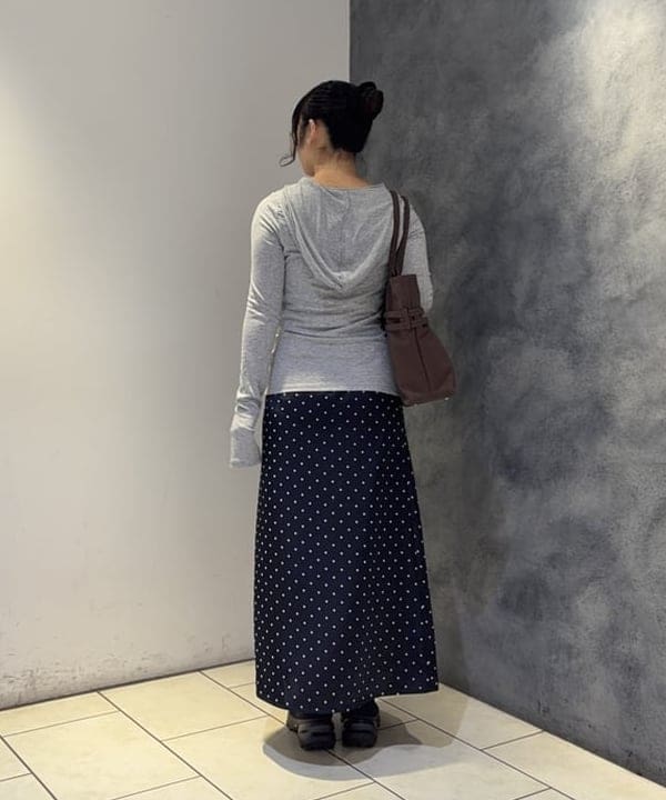 星野 真依さんの「BEAMS WOMEN｜リブ ヘンリーネック フーディー」を使ったコーディネート