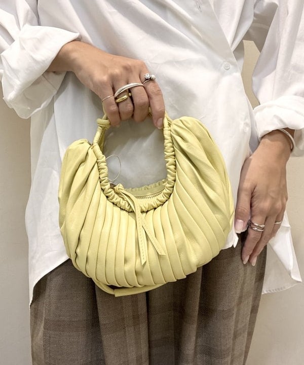 AONO SHIKAMAさんの「BEAMS WOMEN｜2WAY オーバーシャツ 26AW」を使ったコーディネート