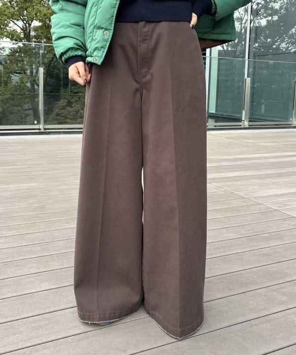 チナツさんの「BEAMS WOMEN｜【別注】Dickies / ベーシック ワーク パンツ」を使ったコーディネート