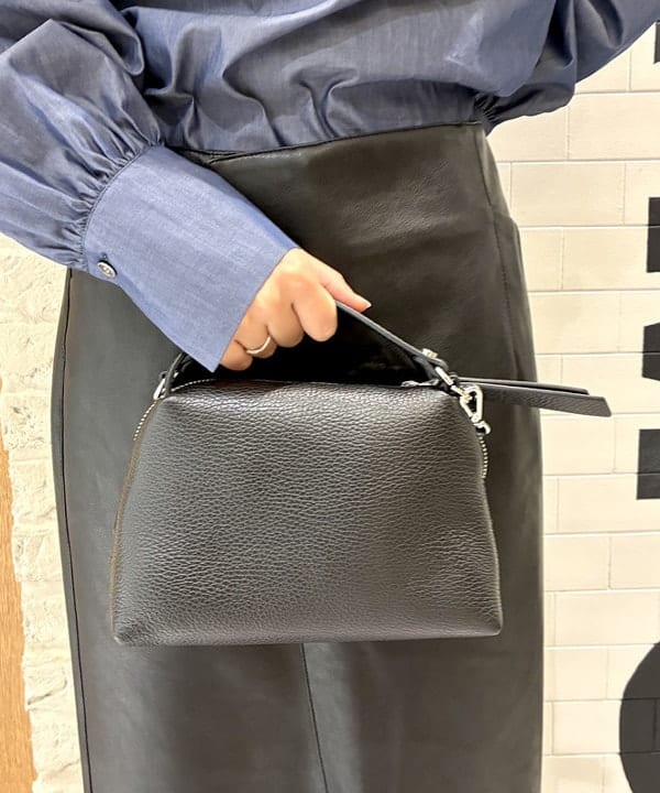 ヒライさんの「BEAMS WOMEN｜【CLASSY.10月号掲載】AK+1 / フェイクレザー スカート」を使ったコーディネート