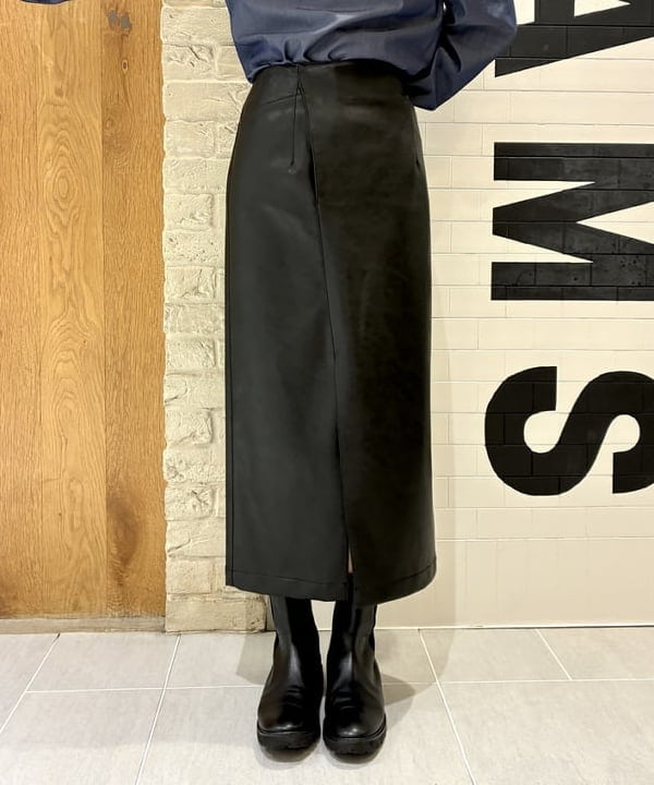 ヒライさんの「BEAMS WOMEN｜【CLASSY.10月号掲載】AK+1 / フェイクレザー スカート」を使ったコーディネート