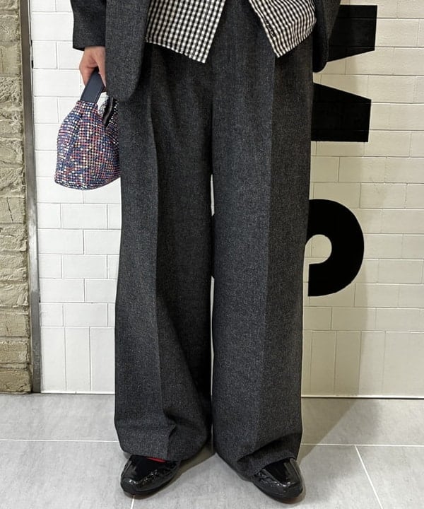 マツミヤさんの「BEAMS WOMEN｜ホームスパン ワイド パンツ」を使ったコーディネート