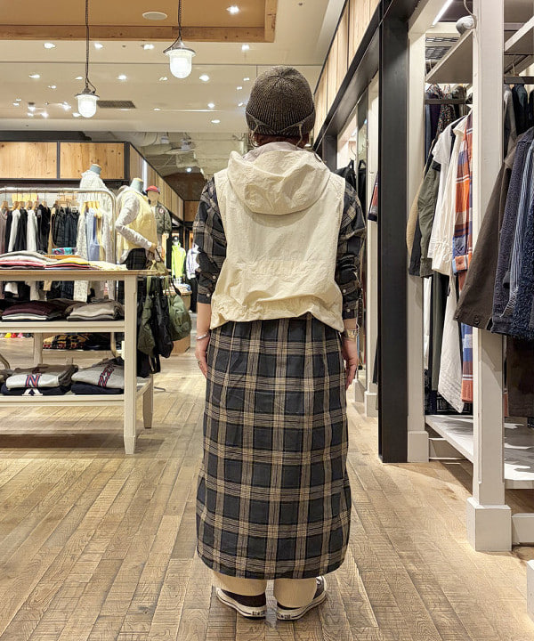 原口 愛さんの「BEAMS WOMEN｜マウンテンパーカー ベスト」を使ったコーディネート