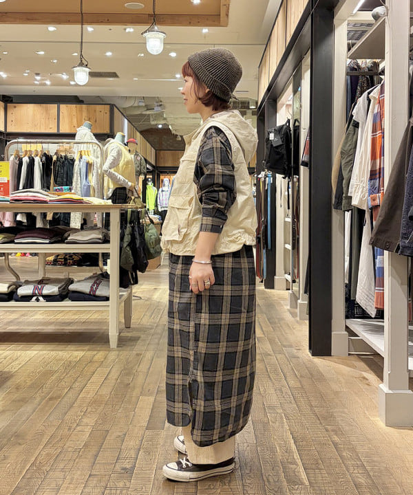 原口 愛さんの「BEAMS WOMEN｜マウンテンパーカー ベスト」を使ったコーディネート