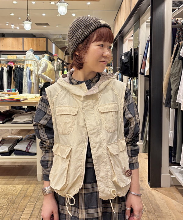 原口 愛さんの「BEAMS WOMEN｜マウンテンパーカー ベスト」を使ったコーディネート
