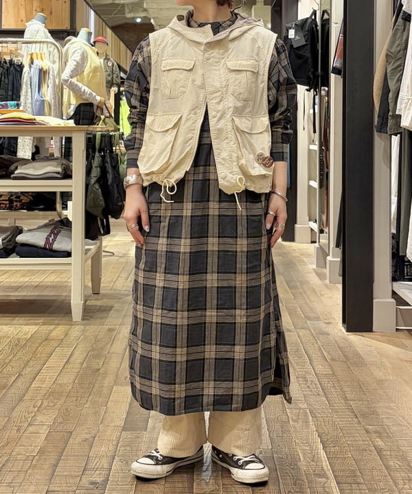 原口 愛さんの「BEAMS WOMEN｜マウンテンパーカー ベスト」を使ったコーディネート