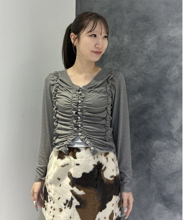 湯谷 あすかさんの「BEAMS WOMEN｜シャーリング ギャザー カーディガン」を使ったコーディネート