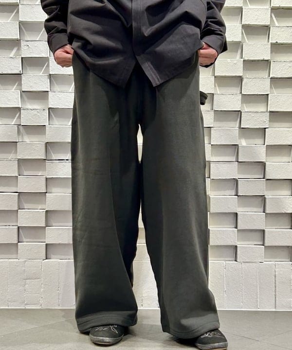 鎌田 悠次郎さんの「BEAMS WOMEN｜【別注】Champion / リバースウィーブ（R）ワイド ペインターパンツ」を使ったコーディネート
