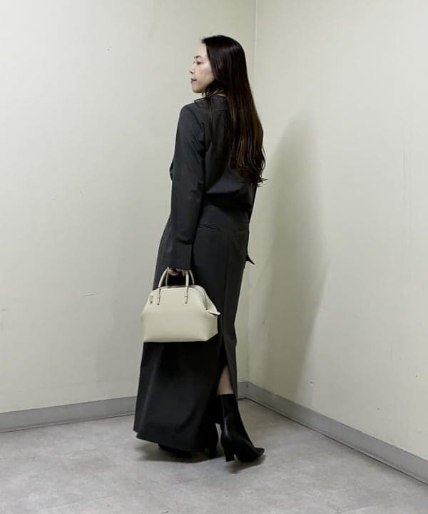 関 桂子さんの「BEAMS WOMEN｜シンプリシティ ブラウス .M」を使ったコーディネート