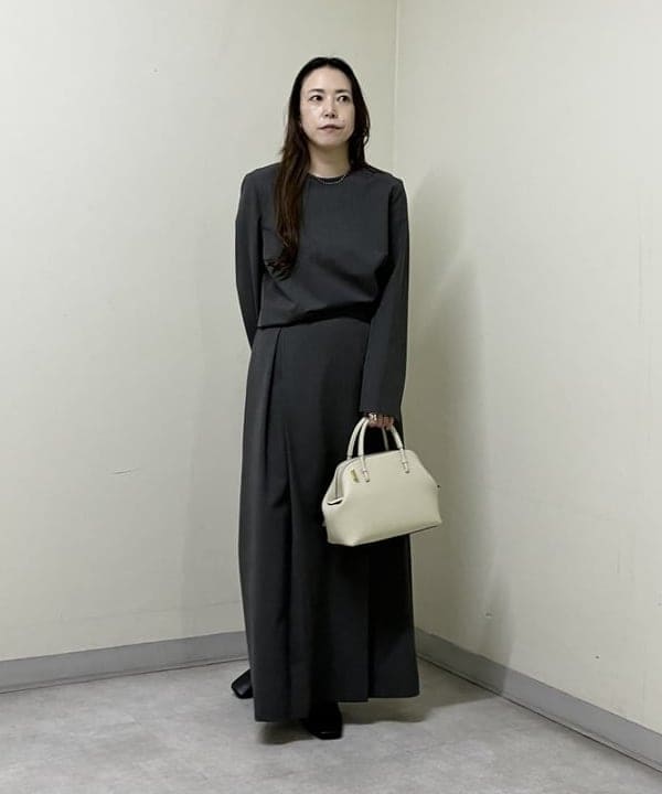 関 桂子さんの「BEAMS WOMEN｜シンプリシティ ブラウス .M」を使ったコーディネート