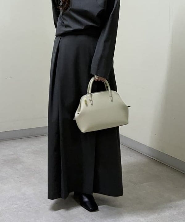 関 桂子さんの「BEAMS WOMEN｜シンプリシティ ブラウス .M」を使ったコーディネート