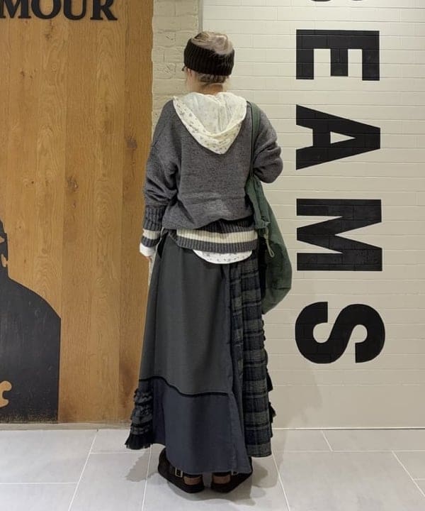 ando naoさんの「BEAMS WOMEN｜【別注】TORI-TO &times; BEAMS BOY / チェック フリル ロング スカート」を使ったコーディネート