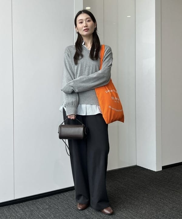 隈元 楓さんの「BEAMS WOMEN｜コットンウール Vネック ニット」を使ったコーディネート