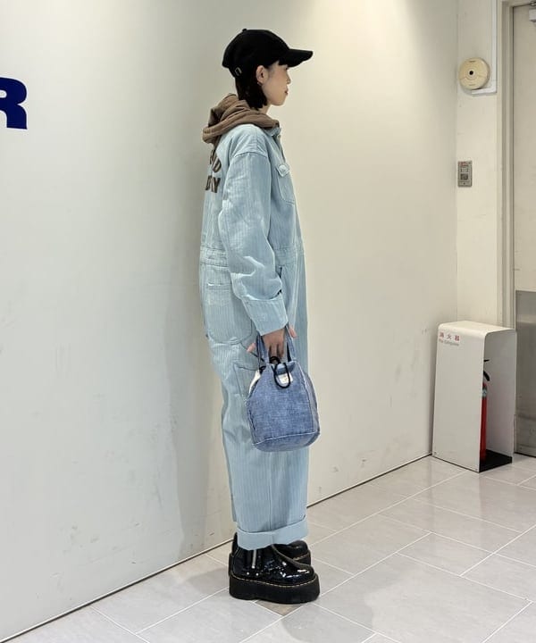 りかちょび/岸本梨佳さんの「BEAMS WOMEN｜【別注】N,P,E / リプロダクション デニムスキャニング リバーシブルバッグ S」を使ったコーディネート