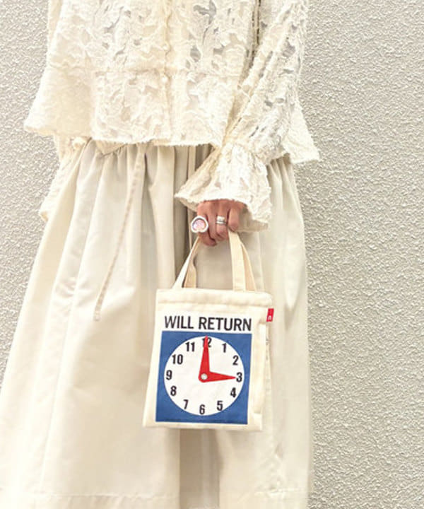 りかちょび/岸本梨佳さんの「ジャカード フリルカラー ペプラム ブラウス」を使ったコーディネート