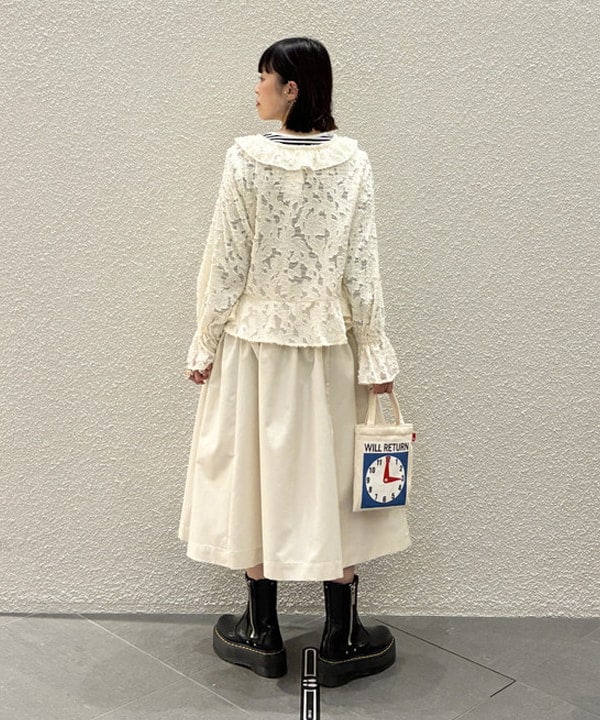 りかちょび/岸本梨佳さんの「ジャカード フリルカラー ペプラム ブラウス」を使ったコーディネート